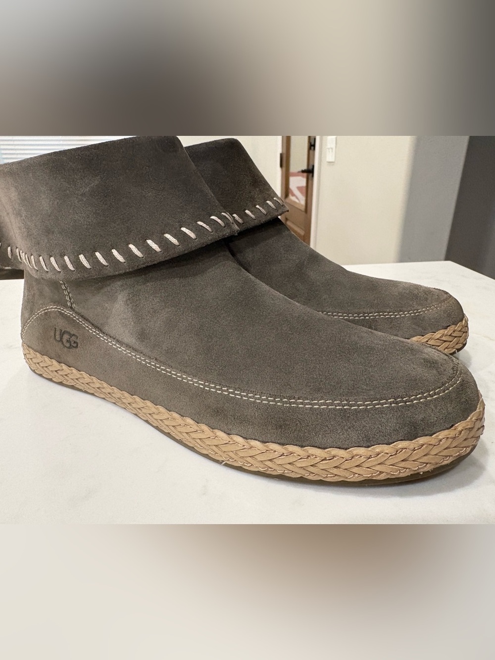UGG Women’s Varney grey sued ankle boots, size 8.5, EUC